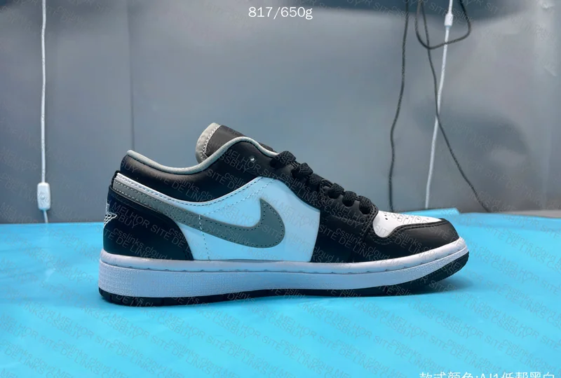 DC0774-101 - AJ1 Panda Low Grey 9