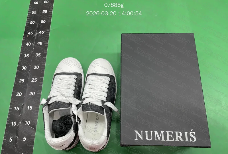 Dois tenis Numeris