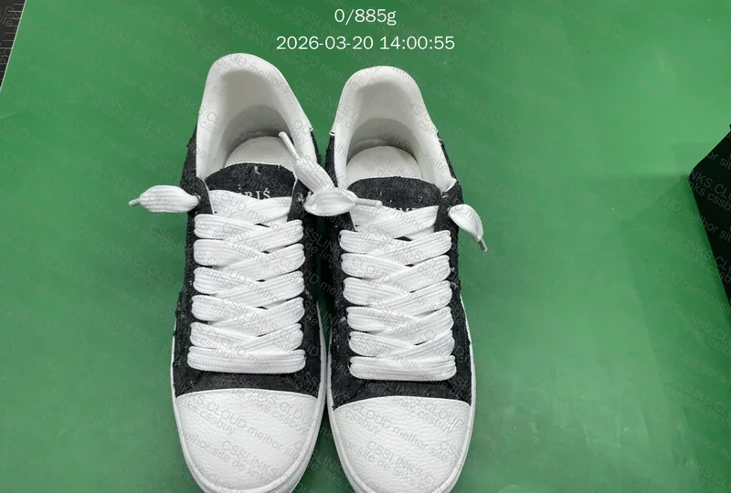 Dois tenis Numeris 3