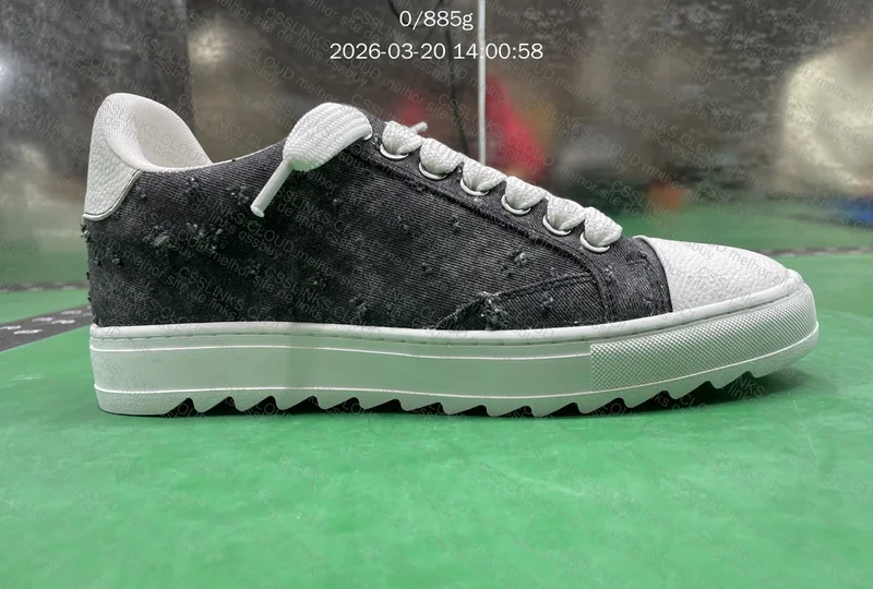 Dois tenis Numeris 4