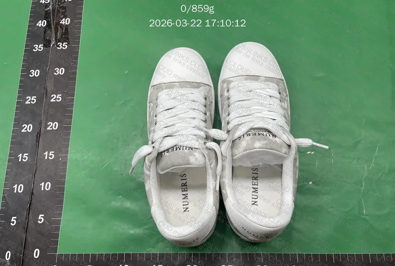Dois tenis Numeris 5