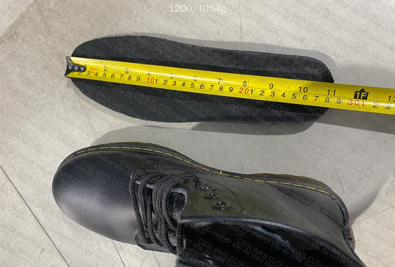 Dr. Martens 4