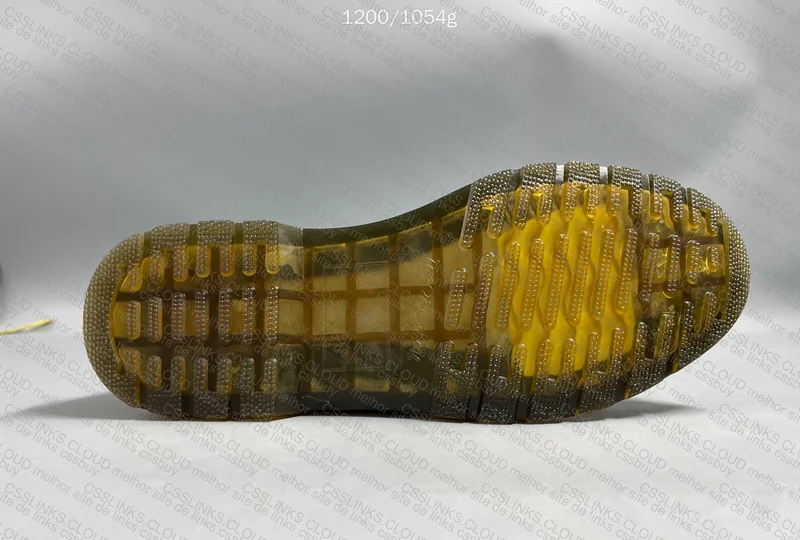 Dr. Martens 6