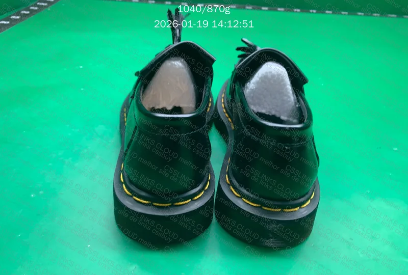 Dr. Martens 8