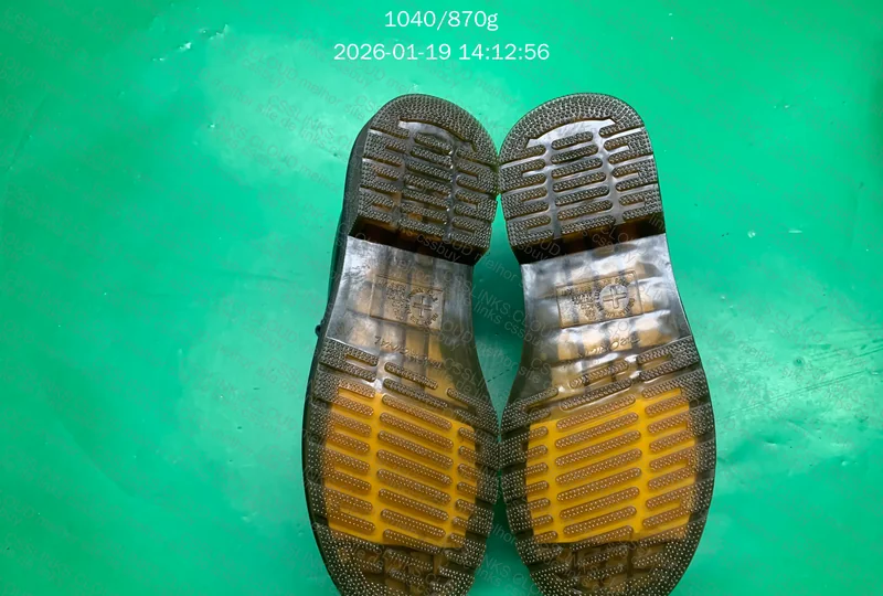 Dr. Martens 9