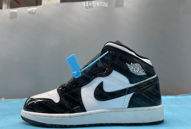 DT BATCH - DD1649-001 - Air Jordan 1 Mid Carbon Fiber 9