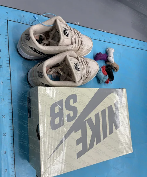 Dunk Albino & Black 9