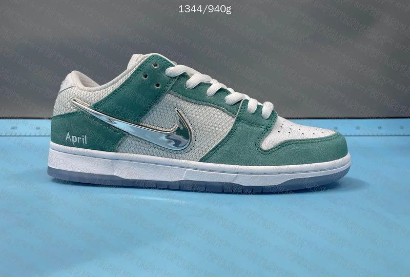 Dunk April M Batch (OVO) 3