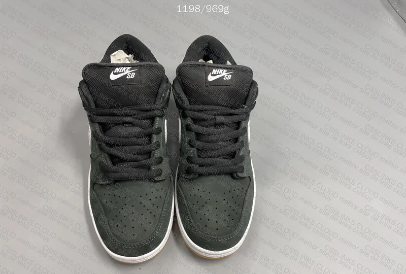 Dunk Black Gum