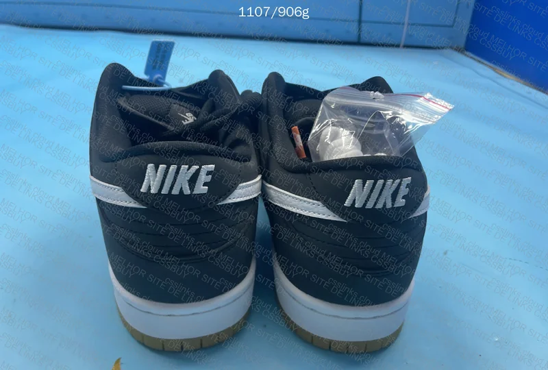 Dunk Black Gum 3