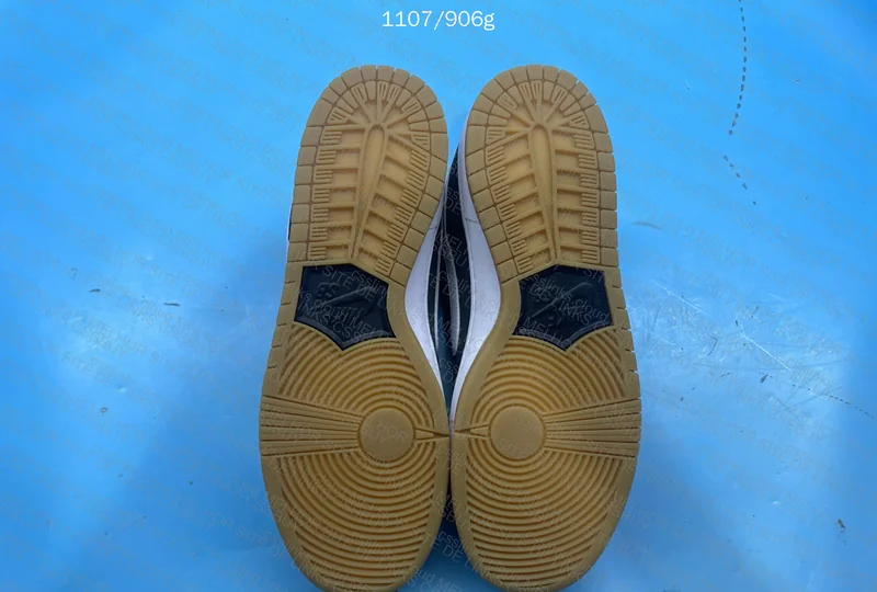 Dunk Black Gum 7