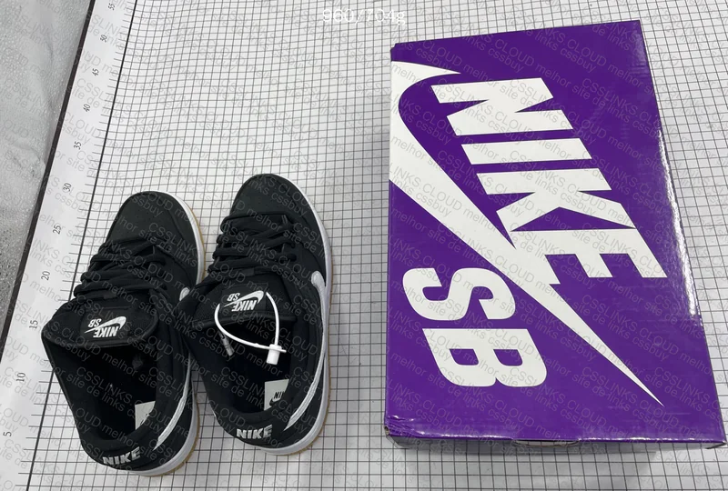 DUNK BLACK GUM (AS) 8