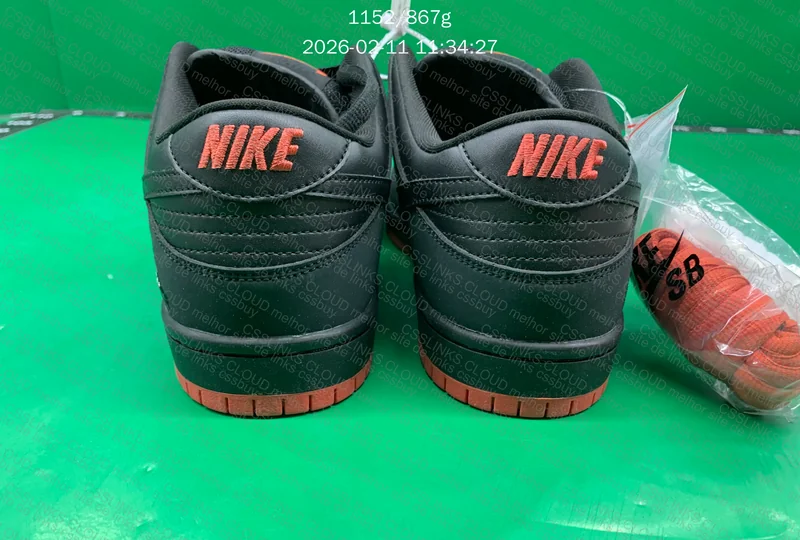 Dunk Black Pigeon 4