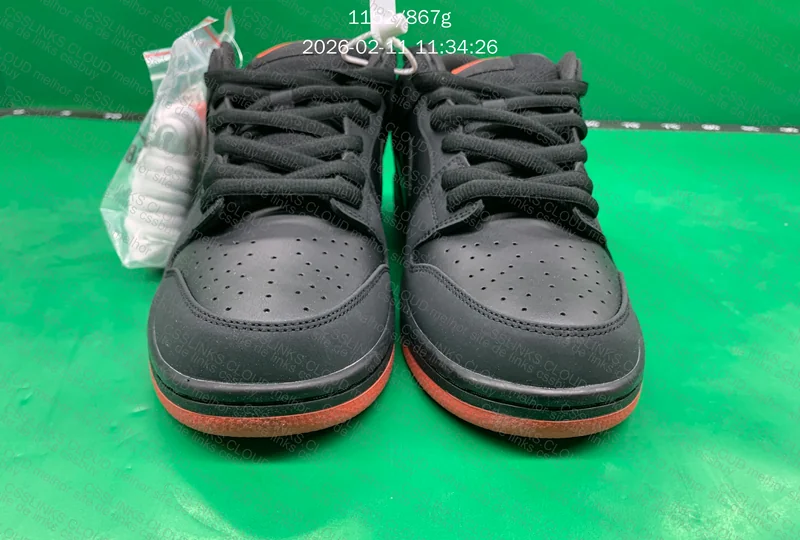 Dunk Black Pigeon 9