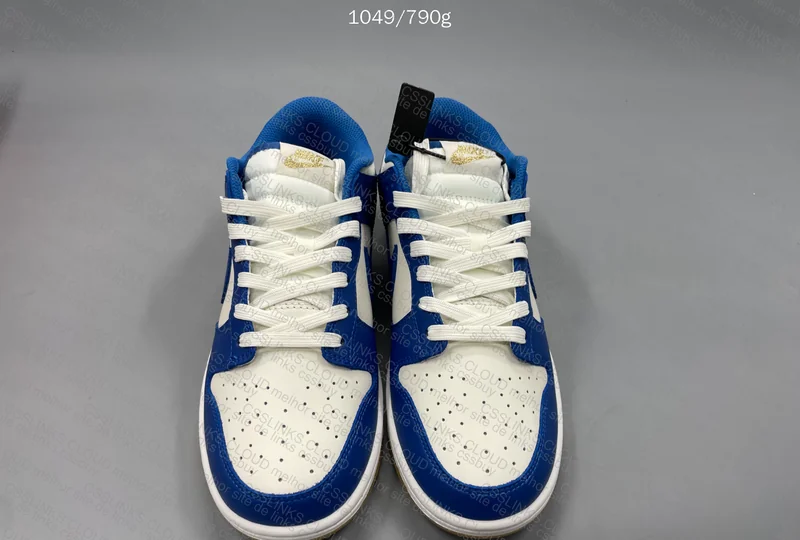 DUNK BLUE WHITE GOLD 4