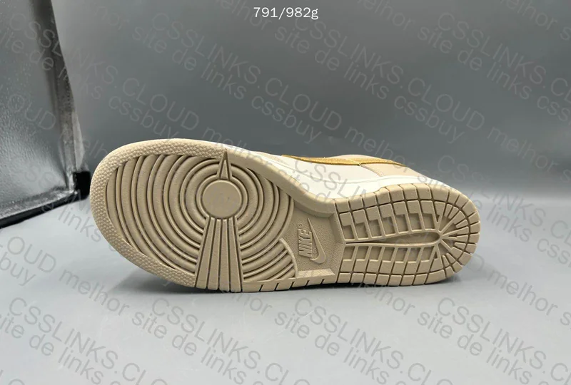 Dunk Gold swoosh 3