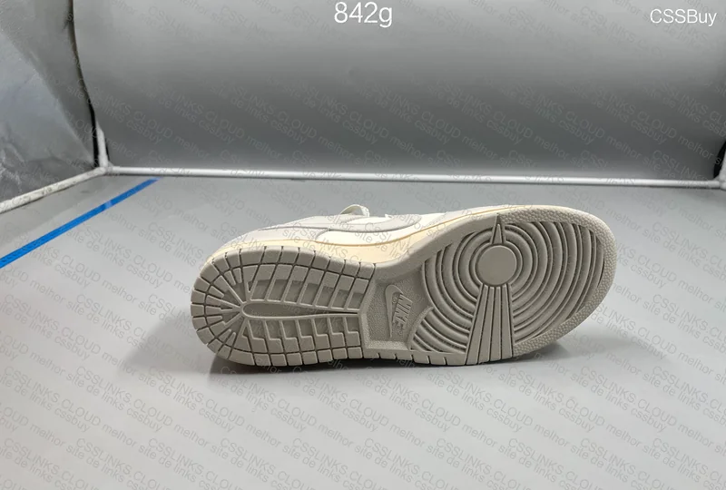 Dunk Light Bone 4
