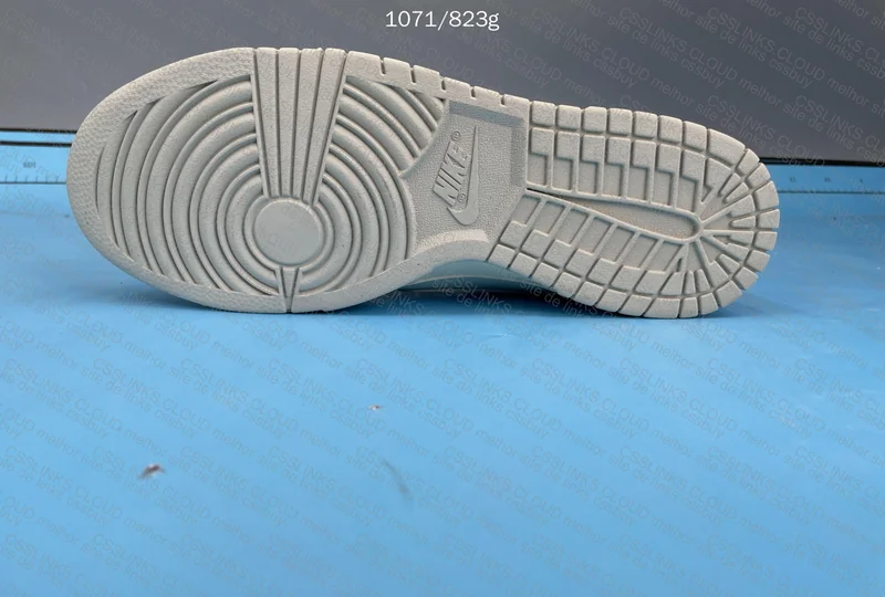 Dunk Light Bone 9