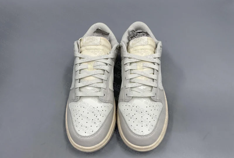 Dunk Light Bone VT