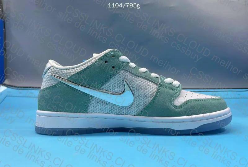 dunk Low april 6
