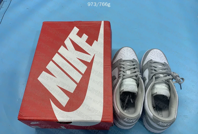 Dunk Low Gray - Yolo