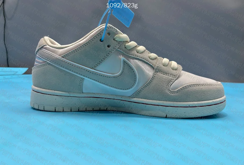 Dunk Low City of Love Light Bone 3