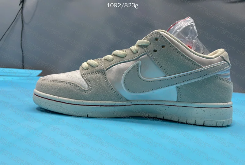 Dunk Low City of Love Light Bone 4