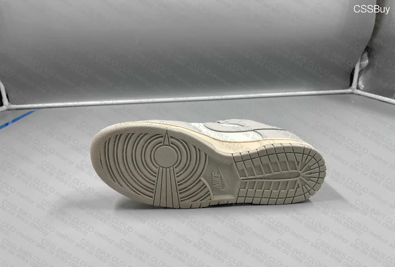 Dunk Low Light Bone 2
