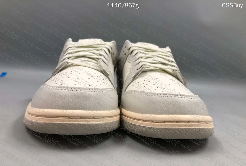Dunk Low Light Bone 4