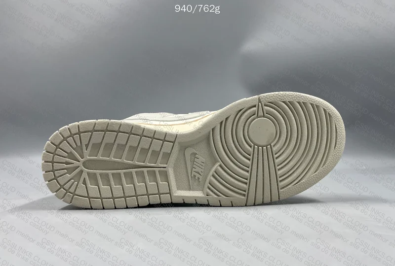 Dunk Low Light Bone 2