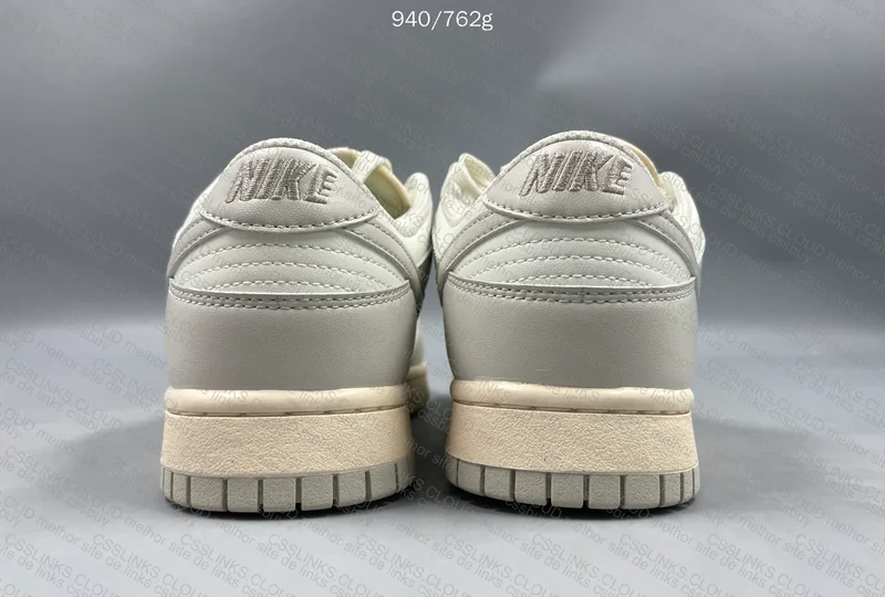Dunk Low Light Bone 4