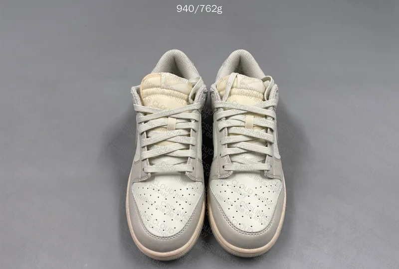 Dunk Low Light Bone 6