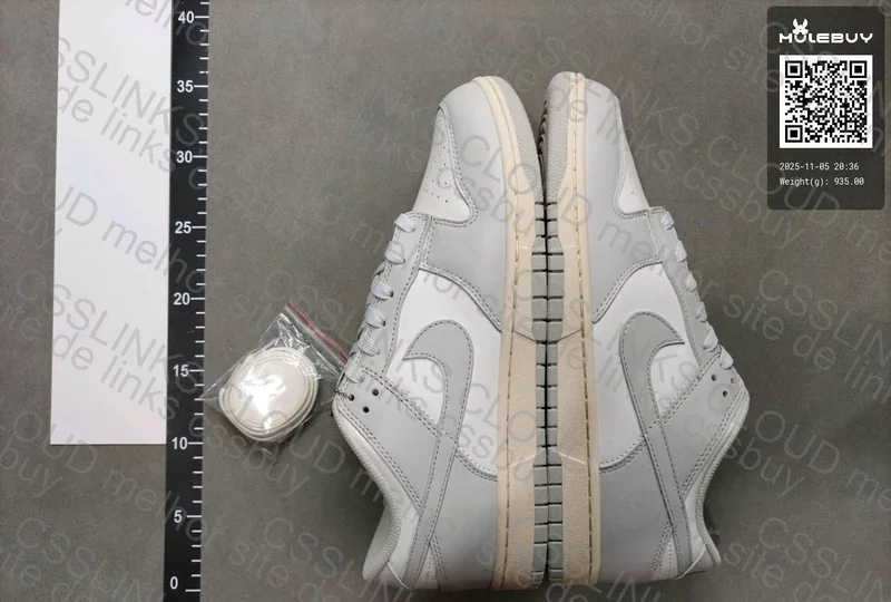 Nike Dunk Low 'Light Bone' (Blindbox)