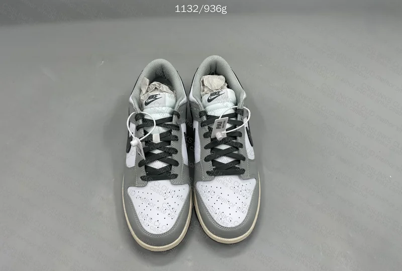 Dunk Low Light Smoke 6