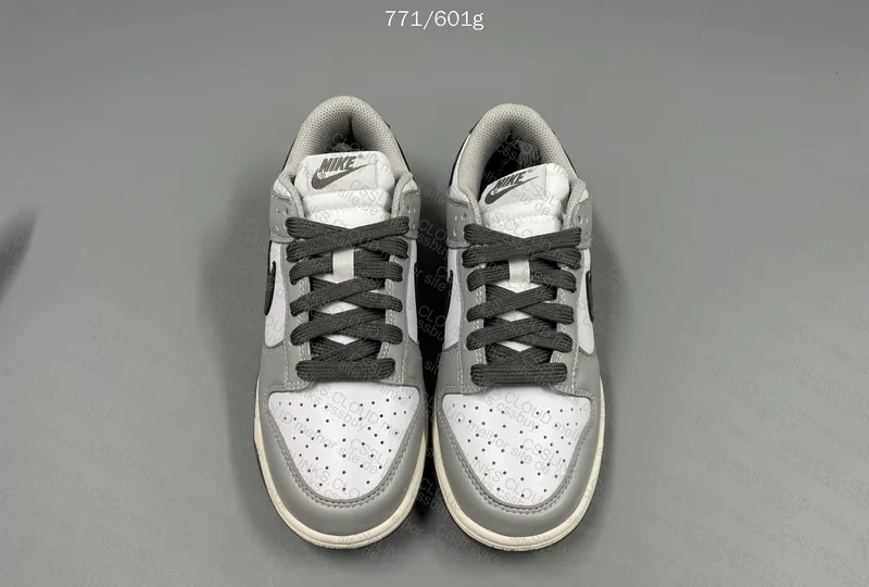 Dunk Low light smoke GL?
