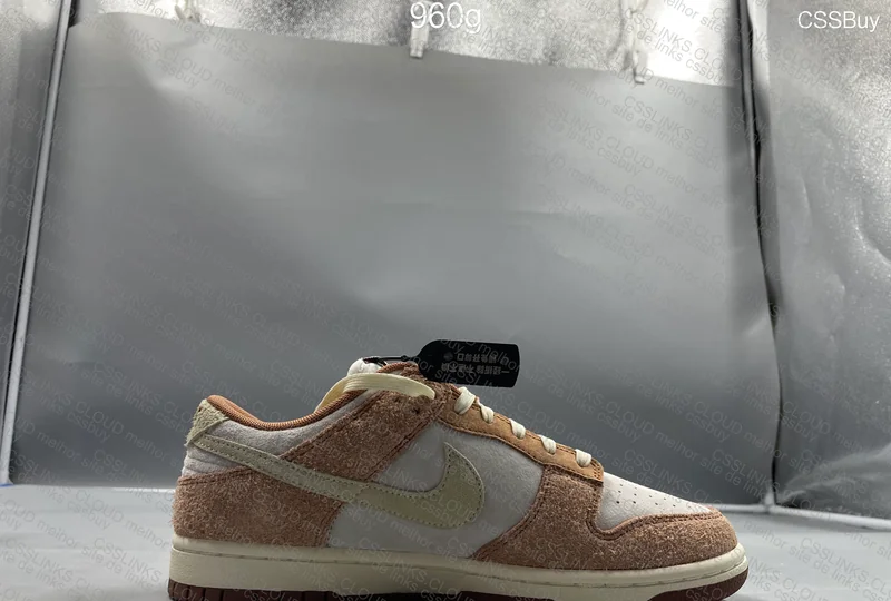 Dunk Low Medium Curry 5