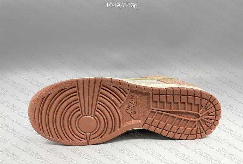 Dunk Low Medium Curry 8