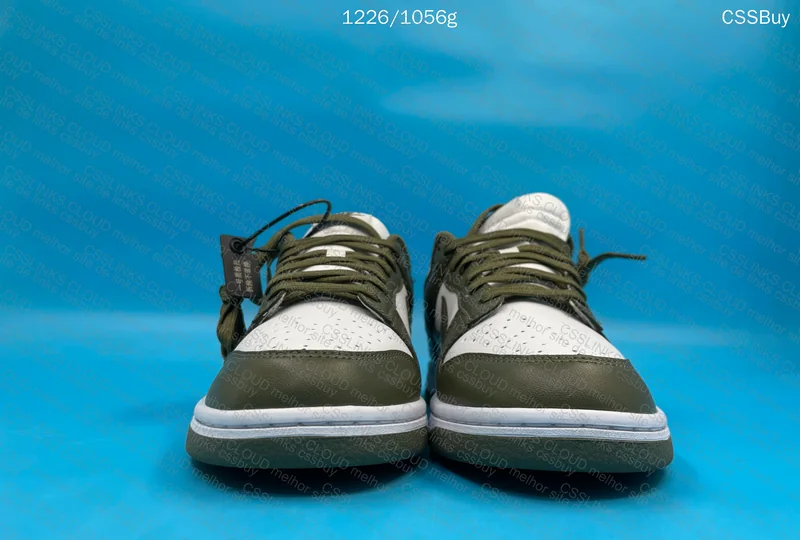 DUNK LOW MEDIUM OLIVE 10