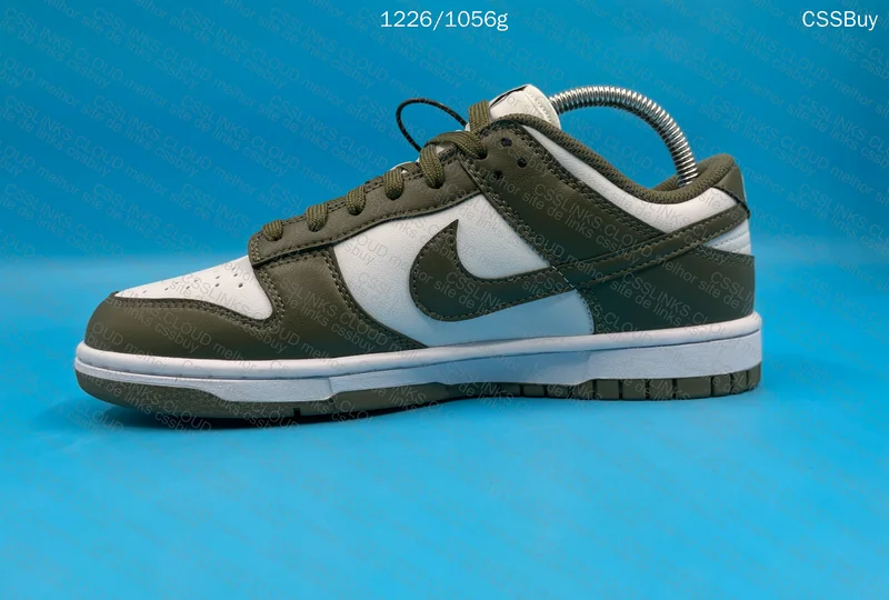 DUNK LOW MEDIUM OLIVE 2