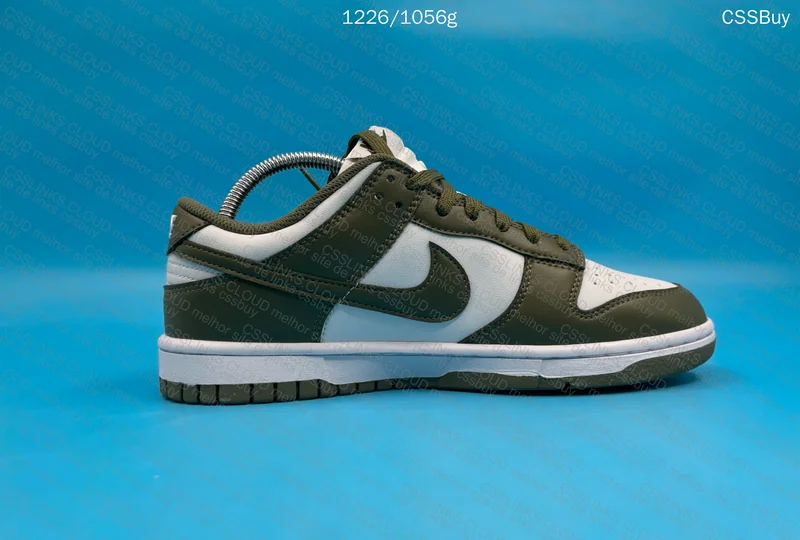 DUNK LOW MEDIUM OLIVE 7