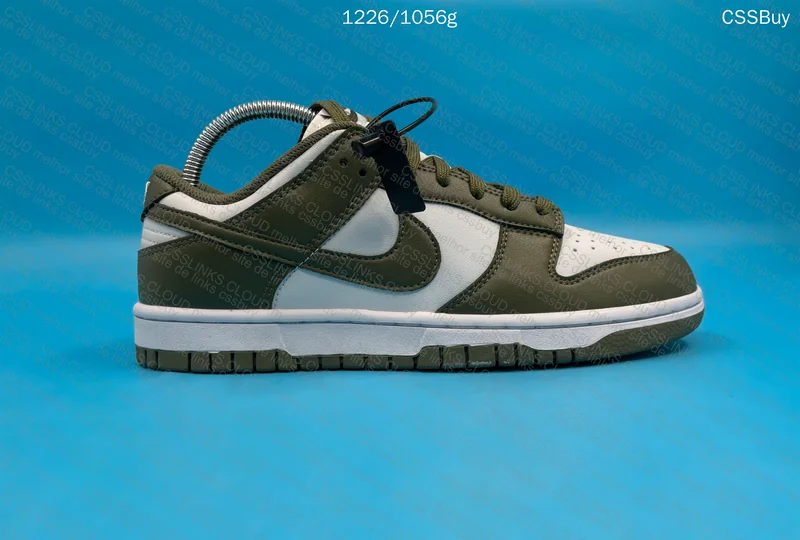 DUNK LOW MEDIUM OLIVE 8