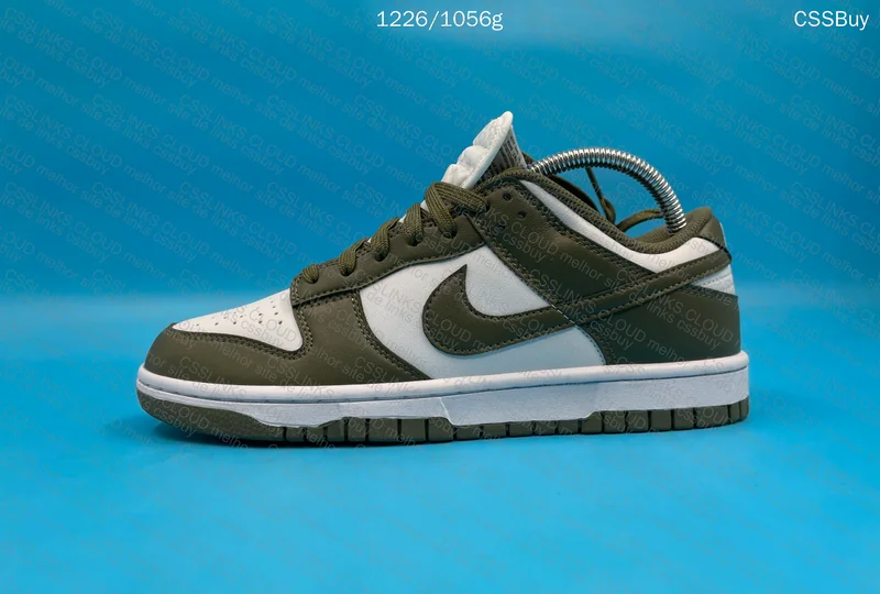 DUNK LOW MEDIUM OLIVE 9