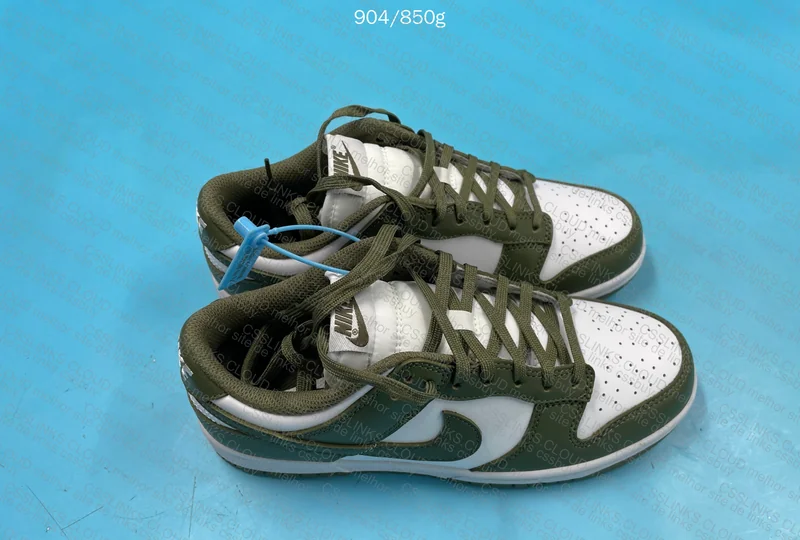 Dunk low medium olive GL??? 6