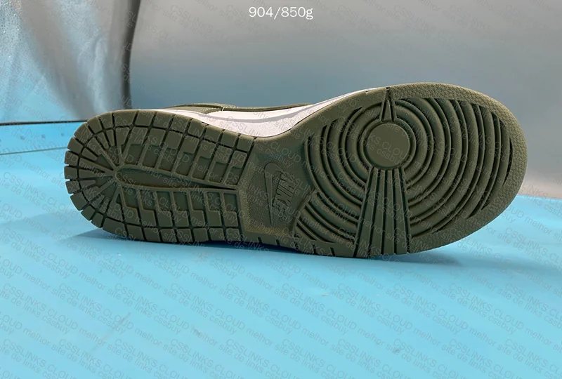 Dunk low medium olive GL??? 9