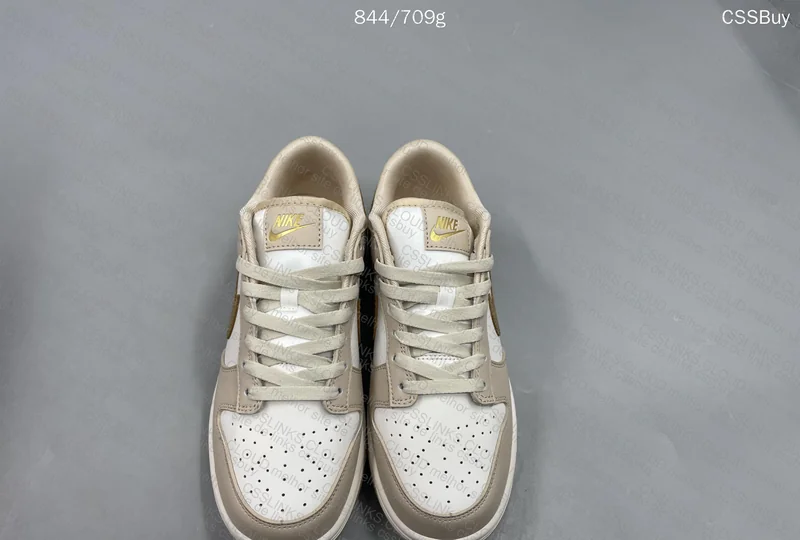 DUNK LOW METALLIC GOLD