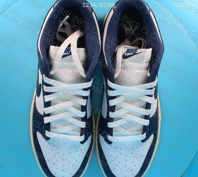 DUNK LOW MIDNIGHT NAVY AND WHITE 4