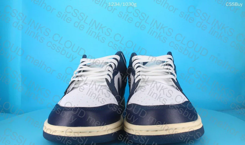 DUNK LOW MIDNIGHT NAVY AND WHITE 5