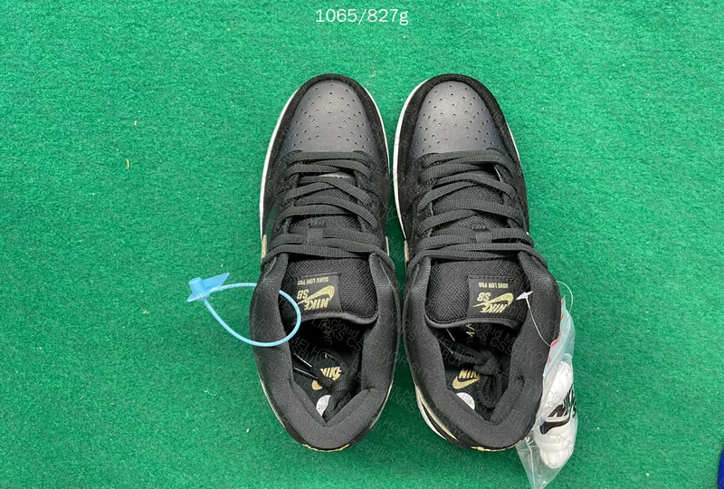 Dunk low new vt black gold 3
