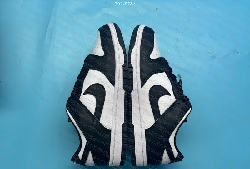 Dunk Low Panda