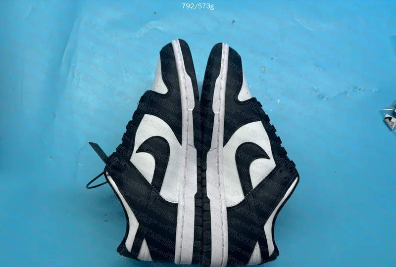 Dunk Low Panda 4